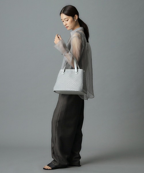 HIROKO HAYASHI（ヒロコハヤシ）の「GIRASOLE（ジラソーレ）ハンドトートバッグ（ハンドバッグ・レディース・ネイビー/ブラック系/ゴールド系/シルバー/ゴールド系3・00）」の11枚目の写真