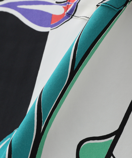 SUN SURF(サンサーフ)の「SUN SURF/サンサーフ S/S RAYON HAWAIIAN SHIRTS SS39020(シャツ/ブラウス・メンズ・ブラック・X-LARGE/MEDIUM)」の15枚目の写真