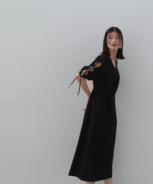 N.（N. Natural Beauty Basic）（エヌエヌナチュラルビューティーベーシック）の「◆レースアップスリーブワンピース（ワンピース・レディース・ダークブラウン/ブラック/ブルー・MEDIUM）」の4枚目の写真