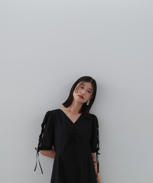 N.（N. Natural Beauty Basic）（エヌエヌナチュラルビューティーベーシック）の「◆レースアップスリーブワンピース（ワンピース・レディース・ダークブラウン/ブラック/ブルー・MEDIUM）」の9枚目の写真