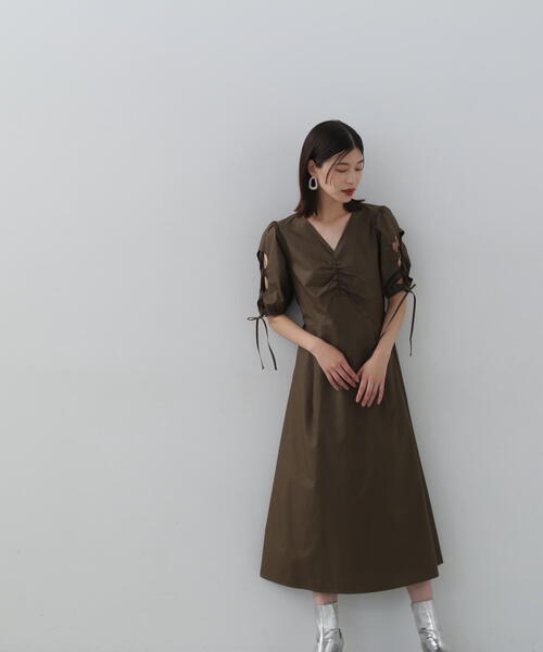 N.（N. Natural Beauty Basic）（エヌエヌナチュラルビューティーベーシック）の「◆レースアップスリーブワンピース（ワンピース・レディース・ダークブラウン/ブラック/ブルー・MEDIUM）」の14枚目の写真