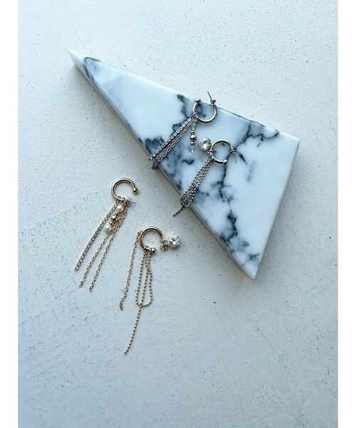 MERCURYDUO（マーキュリーデュオ）の「アシメメタルボールピアス（ピアス（両耳用）・レディース・シルバー/ゴールド・FREE）」の3枚目の写真