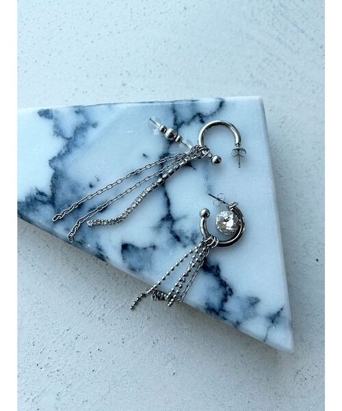 MERCURYDUO（マーキュリーデュオ）の「アシメメタルボールピアス（ピアス（両耳用）・レディース・シルバー/ゴールド・FREE）」の6枚目の写真