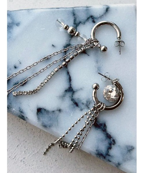 MERCURYDUO（マーキュリーデュオ）の「アシメメタルボールピアス（ピアス（両耳用）・レディース・シルバー/ゴールド・FREE）」の2枚目の写真