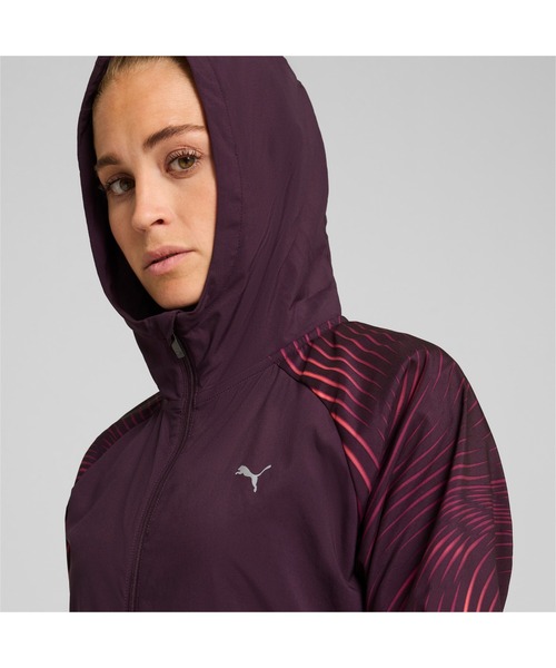 PUMA（プーマ）の「PUMA プーマ ウィメンズ ランニング RF AOP ウーブンジャケット（ブルゾン・レディース・ブラック/プラム・SMALL/X-LARGE/LARGE/MEDIUM/X-SMALL/XX-LARGE）」の8枚目の写真