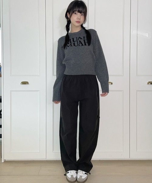 muahmuah（ムーアムーア）の「A'GEM/9 × .kom 『muah muah/ムーアムーア』 PIGMENT CARGO BANDING PANTS/ピグメントカーゴバンディングパンツ（カーゴパンツ・レディース・ブラック/ボルドー・FREE）」の6枚目の写真
