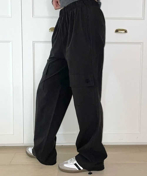 muahmuah（ムーアムーア）の「A'GEM/9 × .kom 『muah muah/ムーアムーア』 PIGMENT CARGO BANDING PANTS/ピグメントカーゴバンディングパンツ（カーゴパンツ・レディース・ブラック/ボルドー・FREE）」の3枚目の写真