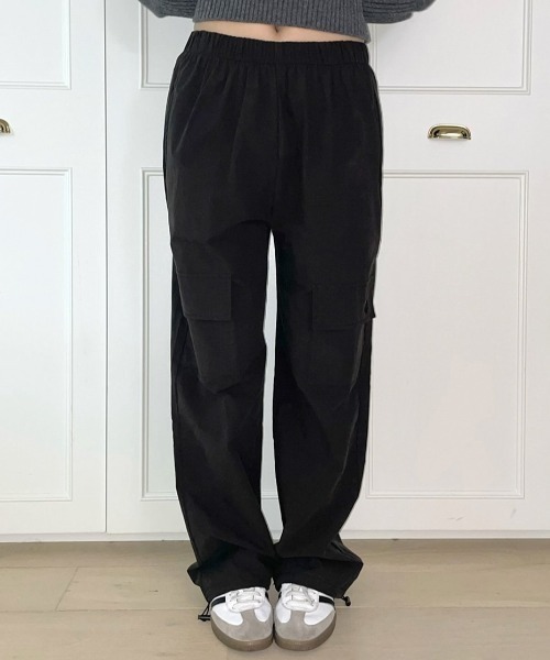 muahmuah（ムーアムーア）の「A'GEM/9 × .kom 『muah muah/ムーアムーア』 PIGMENT CARGO BANDING PANTS/ピグメントカーゴバンディングパンツ（カーゴパンツ・レディース・ブラック/ボルドー・FREE）」の4枚目の写真