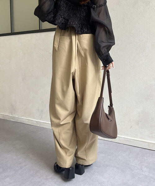 Thevon（ゼボン）の「ベルト付きコクーンパンツ（その他パンツ・レディース・カーキ/ネイビー/ベージュ・M/S）」の15枚目の写真