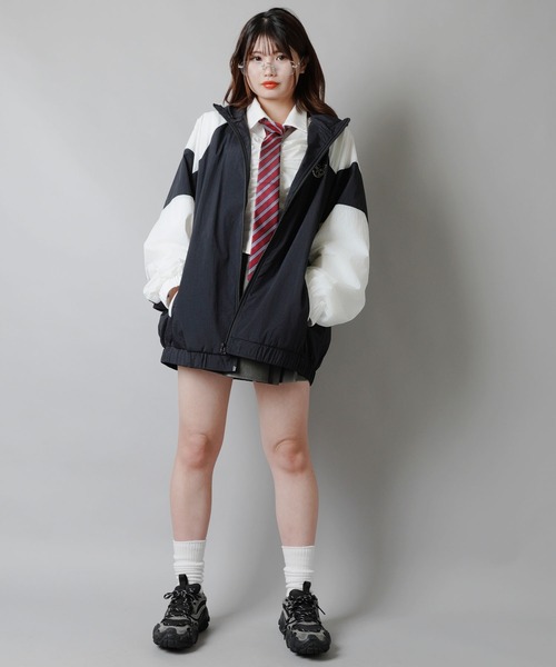 SPINNS（スピンズ）の「ストリート＆グランジ/切り替えナイロンジャケット/ワンポイント（ナイロンジャケット・メンズ・ベージュ/ネイビー/グリーン系その他/ブラック/オフホワイト・ONESIZE）」の9枚目の写真