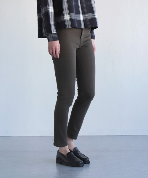 D.M.G.（ドミンゴ）の「[D.M.G / ディーエムジー] ISKO R-TWO REFOM XP WHITE 110 スキニーパンツ（チノパンツ・レディース・チャコールグレー/ブラック/ベージュ/パープル/オリーブ・SS/S/M/L）」の6枚目の写真