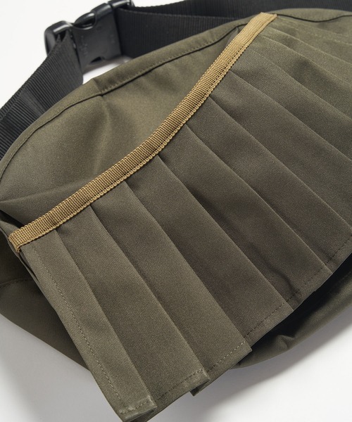 gomme（ゴム）の「プリーツタックボディバッグ（ボディバッグ/ウエストポーチ・レディース・ブラック/カーキ・FREE）」の5枚目の写真