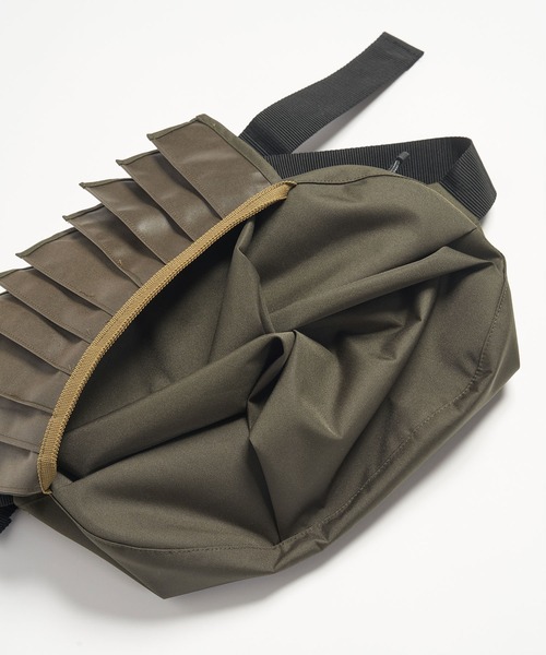 gomme（ゴム）の「プリーツタックボディバッグ（ボディバッグ/ウエストポーチ・レディース・ブラック/カーキ・FREE）」の8枚目の写真