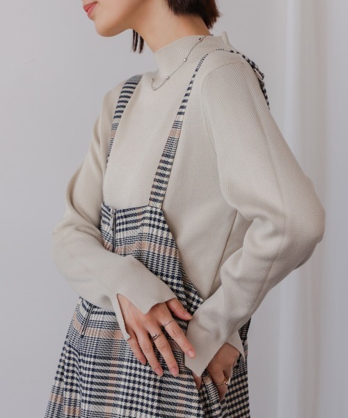 Bou Jeloud(ブージュルード)の「ハイネック総針ニットプルオーバー(ニット/セーター・レディース・A/レッド/アイボリー/ブラック/ベージュ/グリーン/B・FREE)」の2枚目の写真