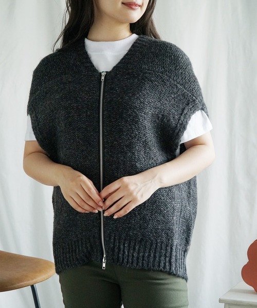 aimoha(アイモハ)の「前ジップ開きジップデザインニットベスト(ベスト・レディース・ブラック/グレー/ベージュ/ブラウン・MEDIUM)」の22枚目の写真