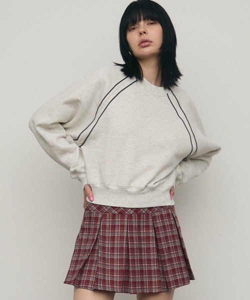 uyu.（ウユ）の「ラグランスリーブダブルライントレーナー【uyu./ウユ】（スウェット・レディース・ブラック/グレー/アイボリー・FREE）」の3枚目の写真