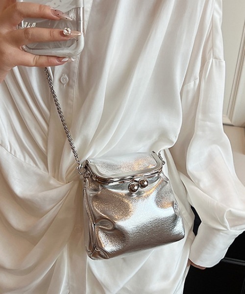 mebole(メボレ)の「がま口 チェーンミニショルダーバッグ(ショルダーバッグ・レディース・ゴールド/シルバー/ブラック・FREE)」の3枚目の写真