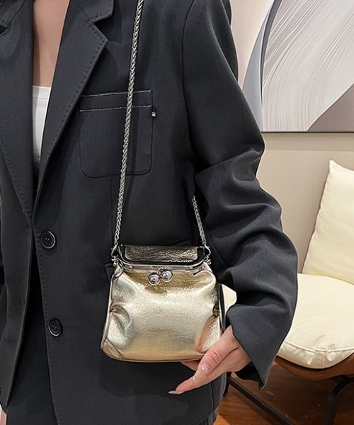 mebole(メボレ)の「がま口 チェーンミニショルダーバッグ(ショルダーバッグ・レディース・ゴールド/シルバー/ブラック・FREE)」の1枚目の写真