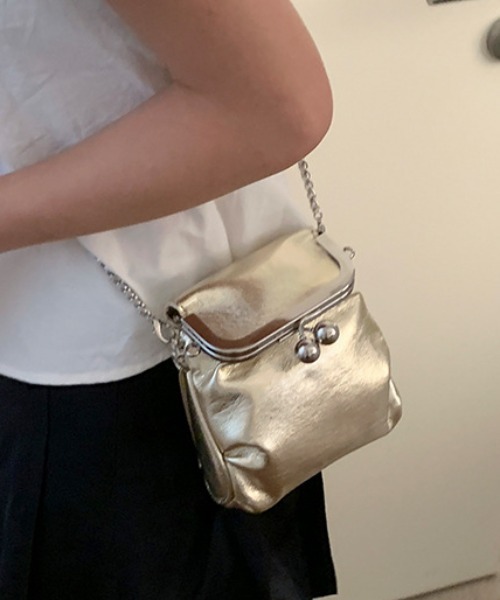 mebole(メボレ)の「がま口 チェーンミニショルダーバッグ(ショルダーバッグ・レディース・ゴールド/シルバー/ブラック・FREE)」の6枚目の写真