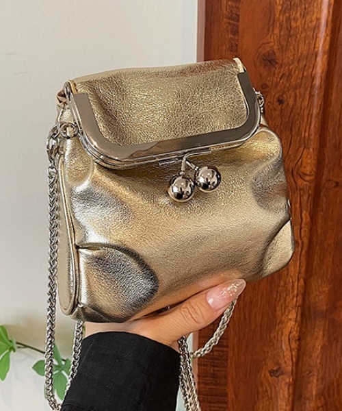 mebole(メボレ)の「がま口 チェーンミニショルダーバッグ(ショルダーバッグ・レディース・ゴールド/シルバー/ブラック・FREE)」の5枚目の写真