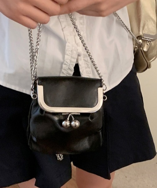 mebole(メボレ)の「がま口 チェーンミニショルダーバッグ(ショルダーバッグ・レディース・ゴールド/シルバー/ブラック・FREE)」の22枚目の写真