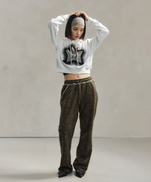 FCMM（エフシーエムエム）の「PATTERN SWEATPANTS/パターンスウェットパンツ（スウェットパンツ・レディース・ブラウン/グレー・SMALL/MEDIUM）」の4枚目の写真