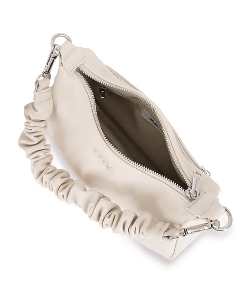 MURUA（ムルーア）の「MURUA(ムルーア) 2WAYミニショルダーバッグ MR-B1334 ギャザーチャーム（ショルダーバッグ・レディース・ブラック/ブルー/ベージュ・FREE）」の14枚目の写真