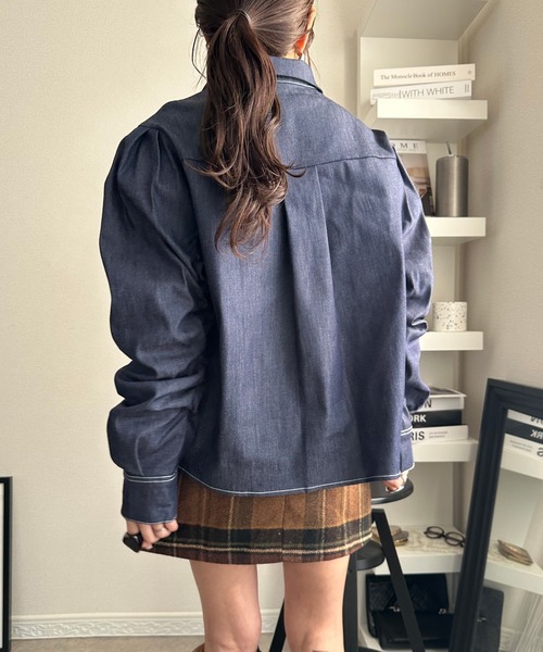 deux amour(ドゥーザムール)の「デニム袖シャーリングシャツ(シャツ/ブラウス・レディース・インディゴブルー/ネイビー・FREE)」の8枚目の写真
