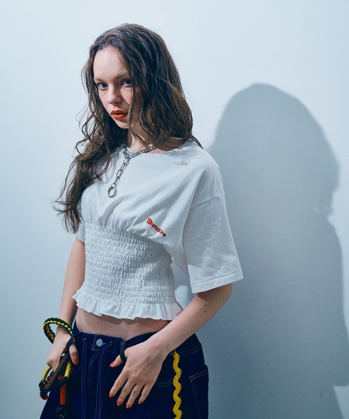 RNA(アールエヌエー)の「M2375 シャーリングデザインT(Tシャツ/カットソー・レディース・イエロー/ホワイト/ブルー・MEDIUM)」の2枚目の写真