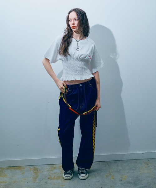 RNA(アールエヌエー)の「M2375 シャーリングデザインT(Tシャツ/カットソー・レディース・イエロー/ホワイト/ブルー・MEDIUM)」の15枚目の写真