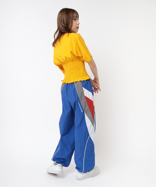 RNA(アールエヌエー)の「M2375 シャーリングデザインT(Tシャツ/カットソー・レディース・イエロー/ホワイト/ブルー・MEDIUM)」の18枚目の写真