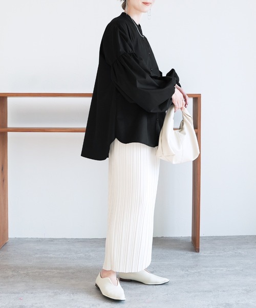 reca(レカ)の「ボリューム袖マオカラーブロードシャツ(シャツ/ブラウス・レディース・オフホワイト/グレイッシュベージュ/ブラック/サックスブルー・M)」の7枚目の写真