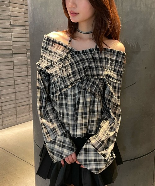 FOREVER 21（フォーエバー トゥエンティーワン）の「【2025SS】チョーカー付きオフショルブラウス（シャツ/ブラウス・レディース・ブラック/ブルー/ベージュ・FREE）」の2枚目の写真