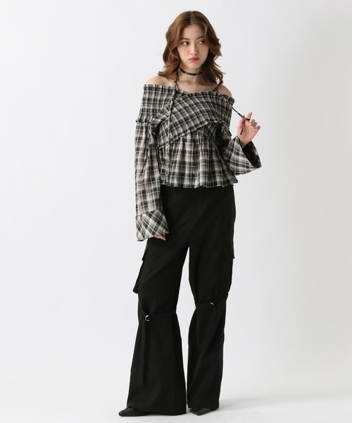 FOREVER 21（フォーエバー トゥエンティーワン）の「【2025SS】チョーカー付きオフショルブラウス（シャツ/ブラウス・レディース・ブラック/ブルー/ベージュ・FREE）」の9枚目の写真