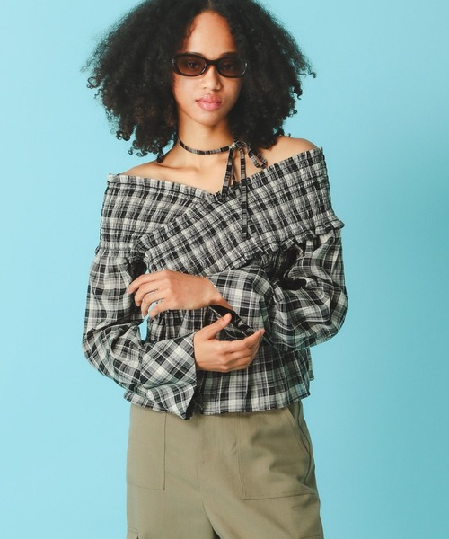 FOREVER 21（フォーエバー トゥエンティーワン）の「【2025SS】チョーカー付きオフショルブラウス（シャツ/ブラウス・レディース・ブラック/ブルー/ベージュ・FREE）」の16枚目の写真