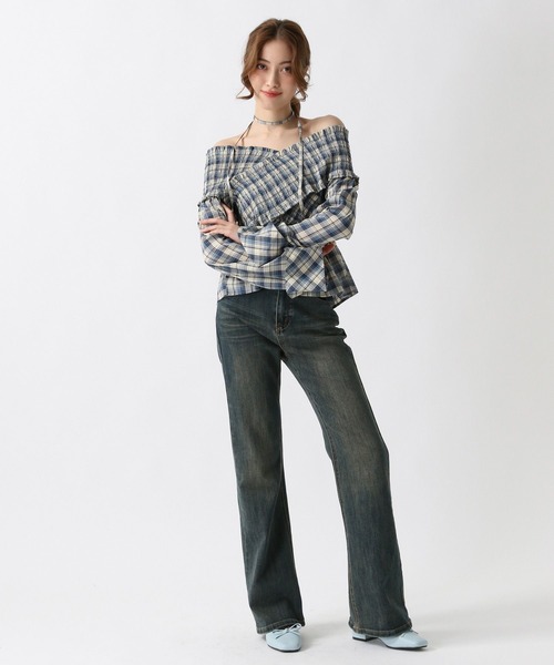 FOREVER 21（フォーエバー トゥエンティーワン）の「【2025SS】チョーカー付きオフショルブラウス（シャツ/ブラウス・レディース・ブラック/ブルー/ベージュ・FREE）」の4枚目の写真