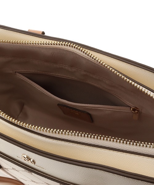& chouette(アンドシュエット)の「モノグラム バイカラーハンドバッグ(ハンドバッグ・レディース・オフホワイト/ダークブラウン・FREE)」の7枚目の写真