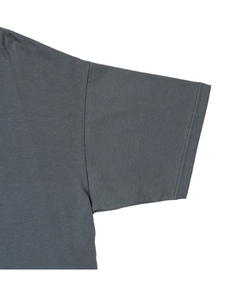 Onitsuka Tiger（オニツカタイガー）の「OVERSIZED GRAPHIC TEE / オーバーサイズドグラフィックティー（Tシャツ/カットソー・レディース・ホワイト×ピンク/カーキ系/ネイビー系/ブラック×ピンク・XL/L/M/S/XS）」の10枚目の写真