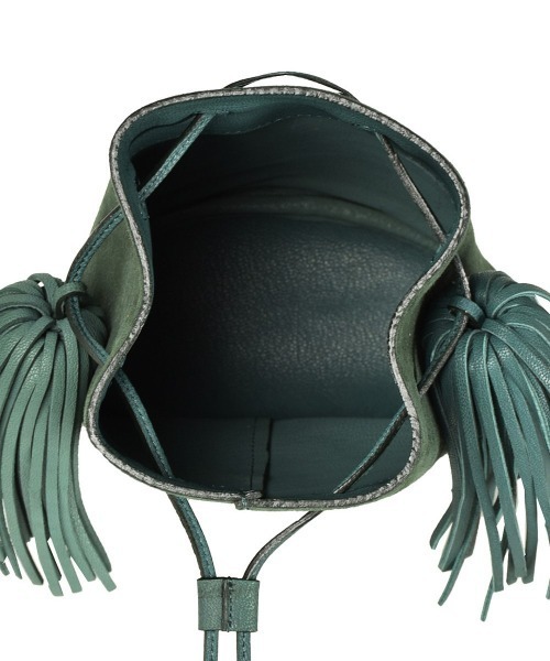 KEITA MARUYAMA(ケイタマルヤマ)の「Suede tassel BAG(ショルダーバッグ・レディース・ベージュ/パープル/ブラック/グリーン・FREE)」の6枚目の写真