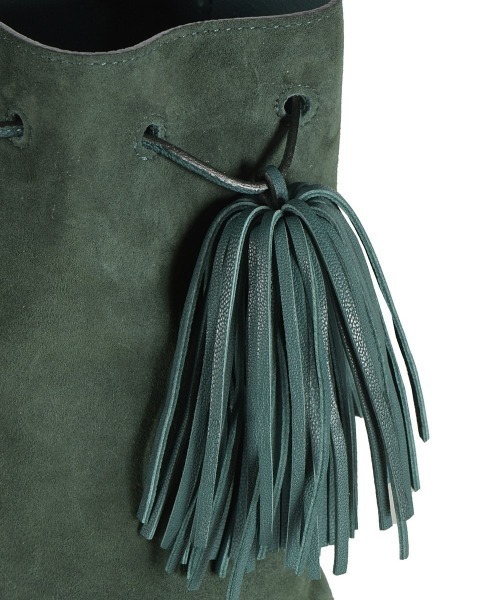 KEITA MARUYAMA(ケイタマルヤマ)の「Suede tassel BAG(ショルダーバッグ・レディース・ベージュ/パープル/ブラック/グリーン・FREE)」の7枚目の写真