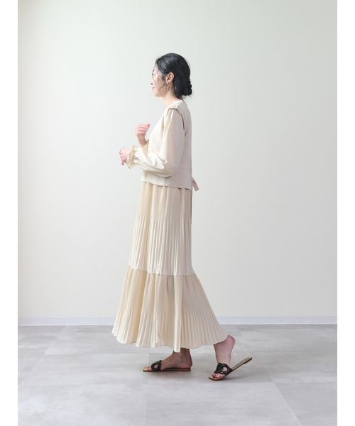 DOLLUPOOPS（ドールアップウップス）の「【ニットベストセット】ノースリバックリボンプリーツワンピース（ワンピース・レディース・グレー/アイボリー/ブラック/キャメル/ネイビー・38）」の6枚目の写真