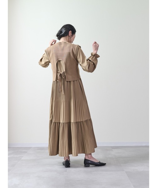 DOLLUPOOPS（ドールアップウップス）の「【ニットベストセット】ノースリバックリボンプリーツワンピース（ワンピース・レディース・グレー/アイボリー/ブラック/キャメル/ネイビー・38）」の13枚目の写真