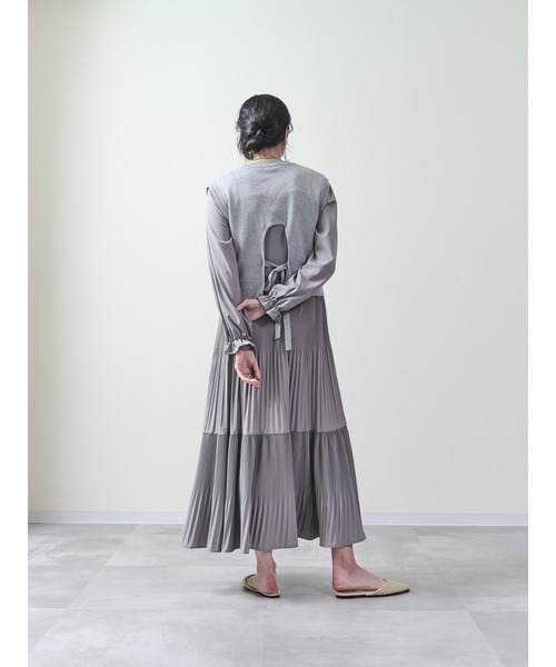 DOLLUPOOPS（ドールアップウップス）の「【ニットベストセット】ノースリバックリボンプリーツワンピース（ワンピース・レディース・グレー/アイボリー/ブラック/キャメル/ネイビー・38）」の10枚目の写真