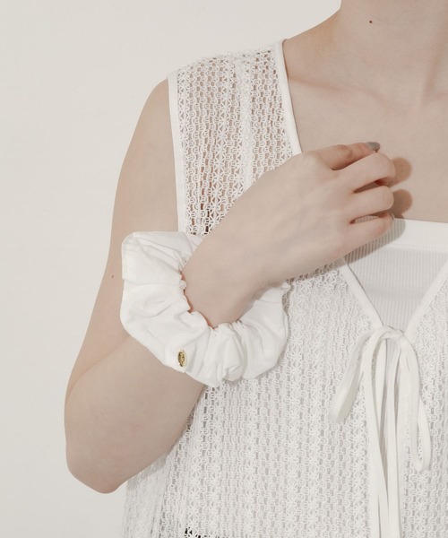 SMELLY(スメリー)の「フリンジ2セットシュシュ(ヘアゴム・レディース・ホワイト・-)」の6枚目の写真