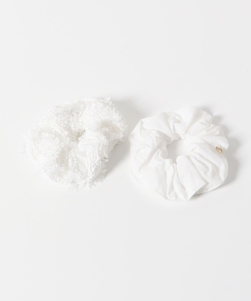 SMELLY(スメリー)の「フリンジ2セットシュシュ(ヘアゴム・レディース・ホワイト・-)」の7枚目の写真
