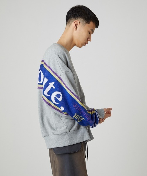 DISCOVERED(ディスカバード)の「DISCOVERED SOCCER MUFFLER SWEAT(スウェット・メンズ・グレー/ブラック・1/3)」の4枚目の写真