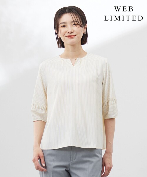 J.PRESS(ジェイプレス)の「【WEB限定・洗える】ストライプ キーネック ブラウス(シャツ/ブラウス・レディース・サックスブルー系1/イエロー系1・T13/T15)」の2枚目の写真