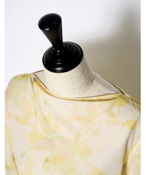 RUMCHE(ラムシェ)の「Crystal Flower Sheer Tops / クリスタルフラワーシアートップス(その他トップス・レディース・ネイビー/イエロー・FREE)」の9枚目の写真