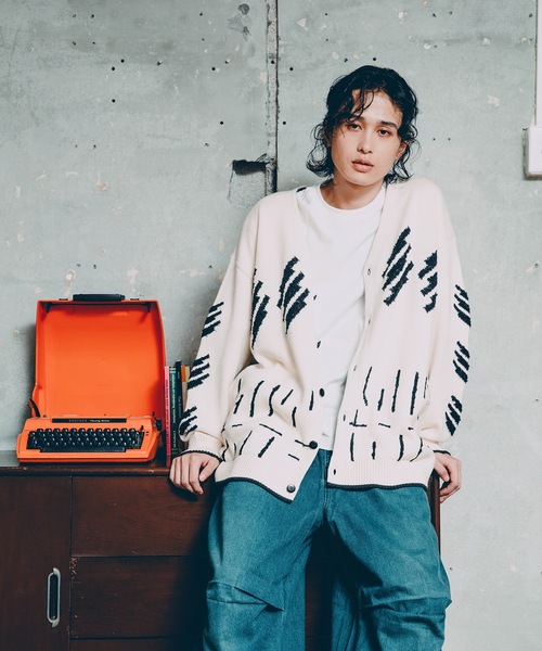 sneeuw（スニュウ）の「エレクトリックカーディガン（カーディガン/ボレロ・レディース・アイボリー/グリーン・1/3）」の2枚目の写真