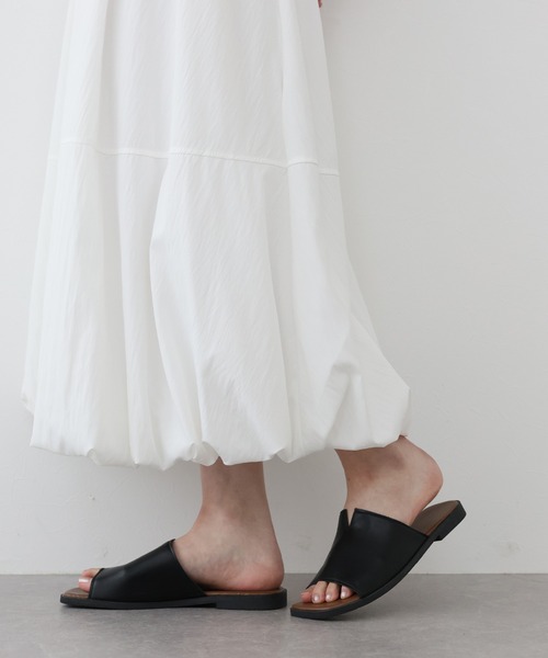 BLUEEAST（ブルーイースト）の「センタースリットスライドサンダル（サンダル・レディース・ブラック/ホワイト・MEDIUM/LARGE）」の2枚目の写真